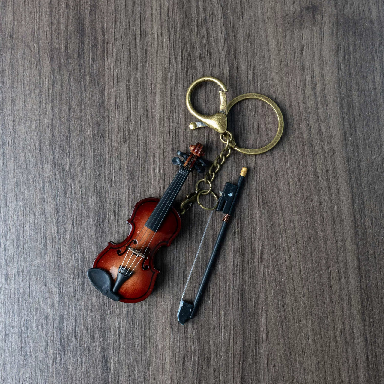 Vintage violin bag hanging metal keychain, creative personality key ring chain, school bag, backpack charm, bag pendant