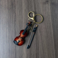 Vintage violin bag hanging metal keychain, creative personality key ring chain, school bag, backpack charm, bag pendant