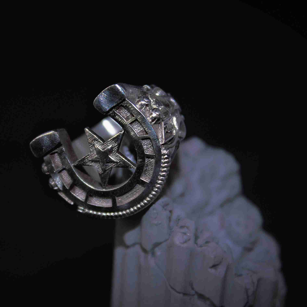 Jojo's Bizarre Adventure Gyro Zeppeli Anime Ring - FIHEROE.